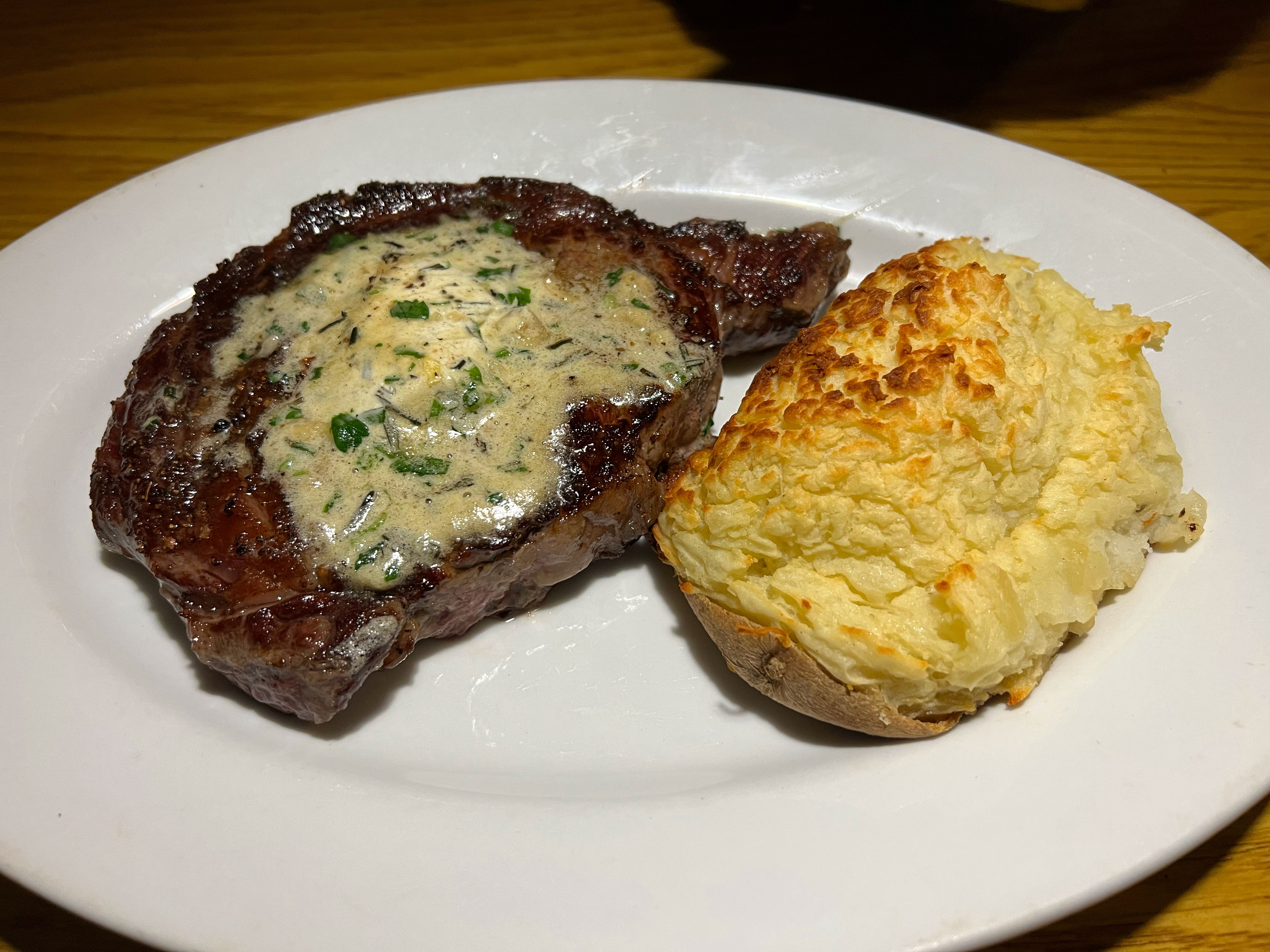Damon's Steak House: Glendale's Beloved Tiki Steakhouse